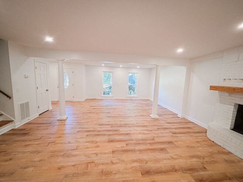 104 Stratford Dr - Photo 2 of 33