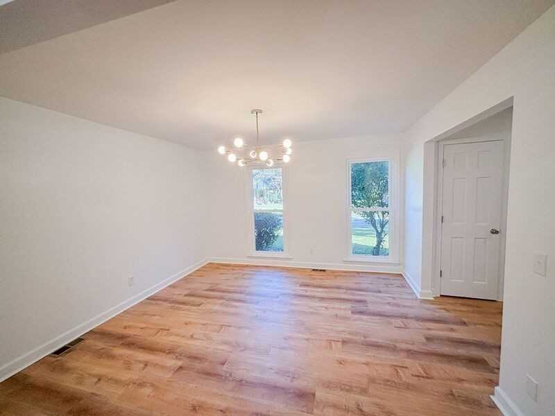 104 Stratford Dr - Photo 5 of 33