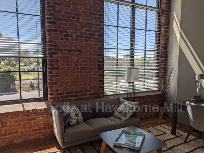 1101 Hawthorne Ln #212 - Photo 4 of 7