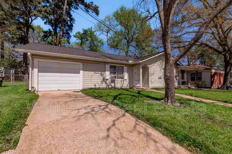 1412 22nd St #A - Photo 3 of 29