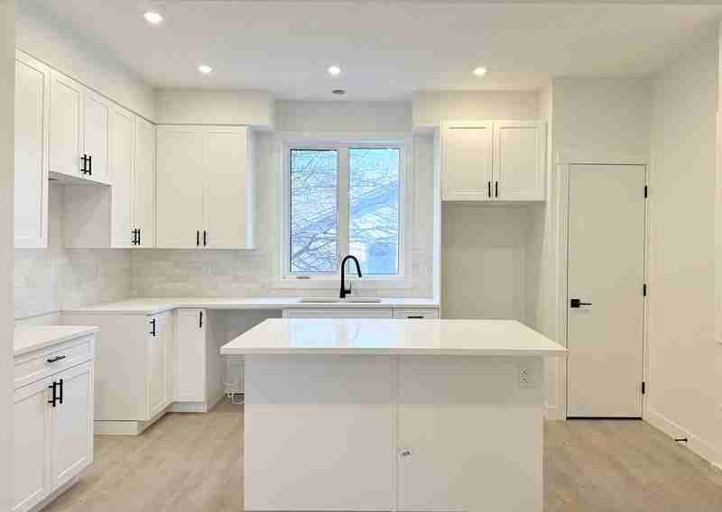 1 Garage - Photo 2 of 10