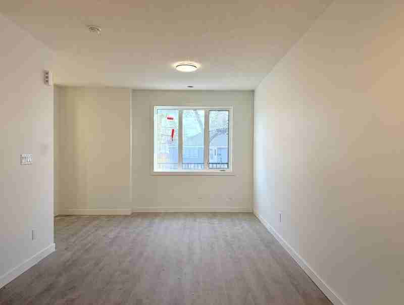 1 Garage - Photo 4 of 10