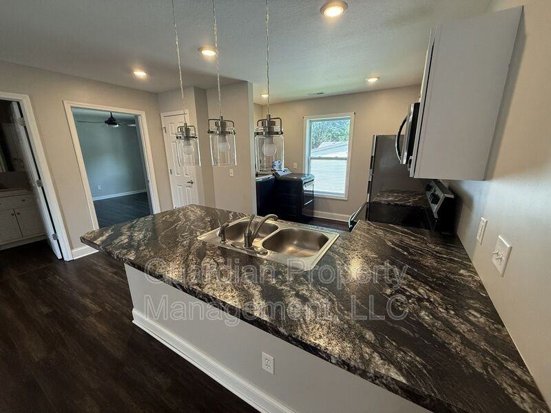 1800 Sun Valley Rd #F - Photo 3 of 9