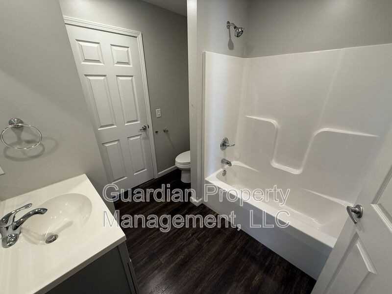 1800 Sun Valley Rd #F - Photo 6 of 9