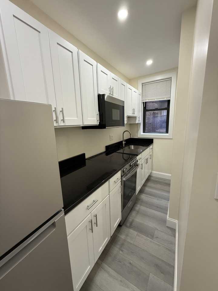 Burbank St #18 - Photo 2 of 8