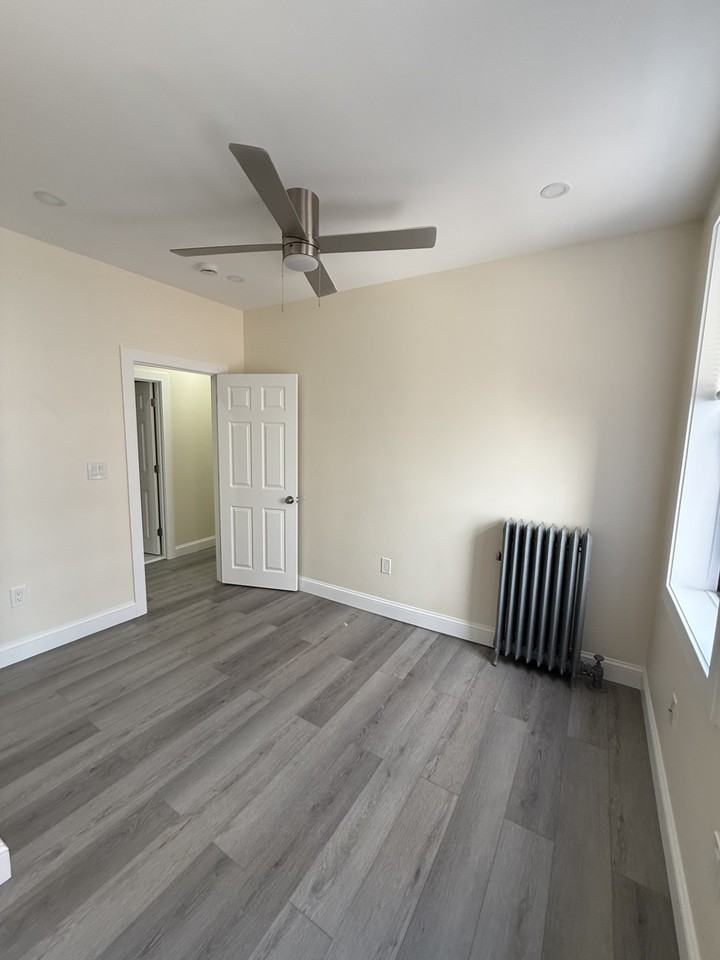 Burbank St #18 - Photo 6 of 8