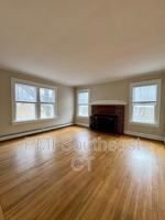 featured image of 640 Williams St #1S
