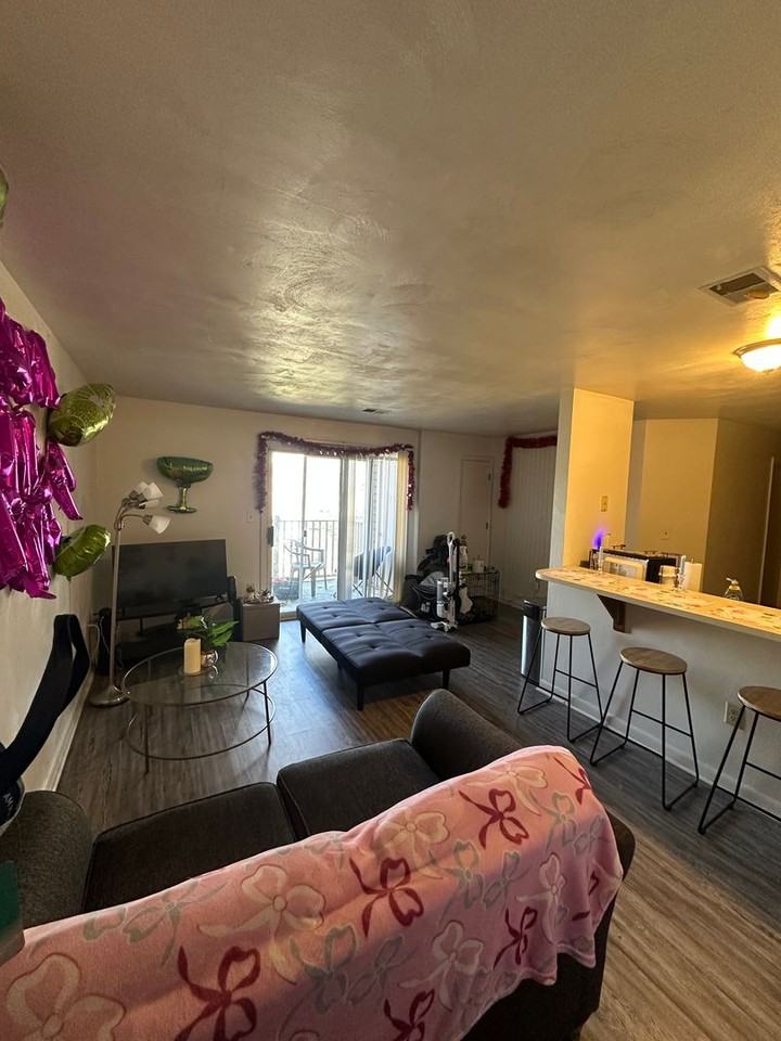 1215 Progress St Nw #G - Photo 4 of 17