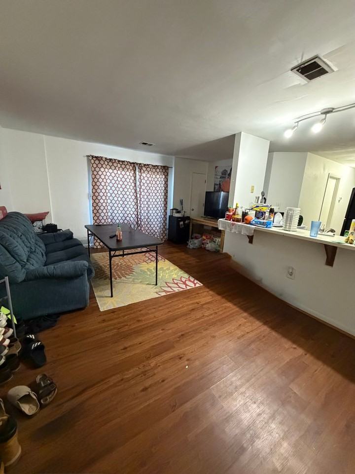 1204 University Ter #A - Photo 3 of 9