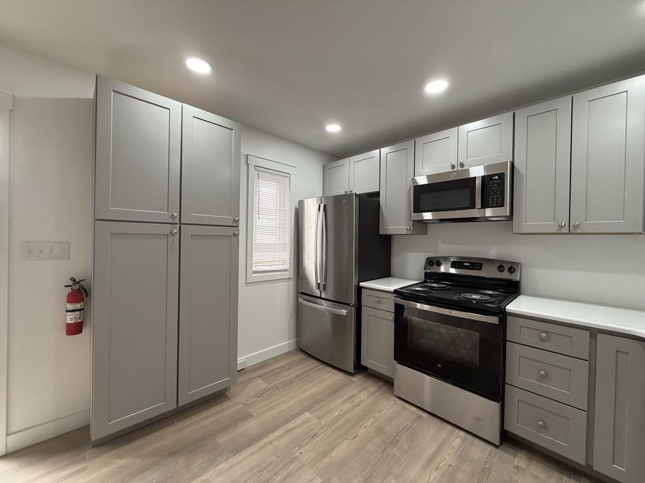 719 W College Ave - Photo 3 of 12