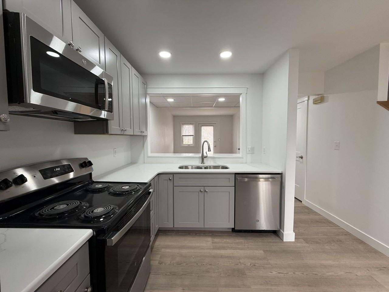 719 W College Ave - Photo 4 of 12