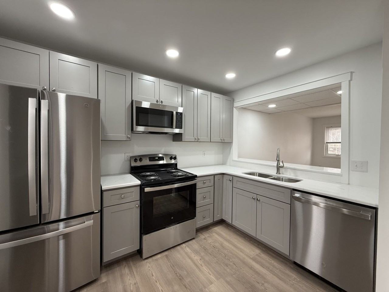 719 W College Ave - Photo 6 of 18