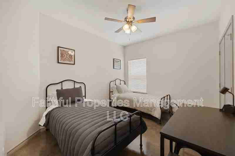 10071 Shadow Wood Cir - Photo 5 of 10