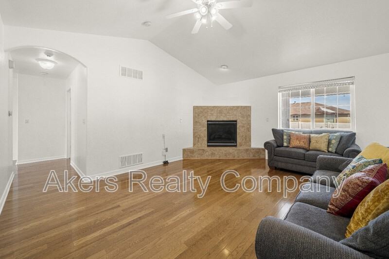 2143 Teal Ct - Photo 3 of 24