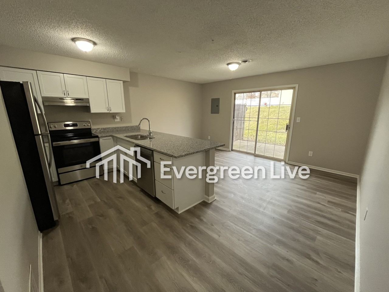 1411 Hawthorn Cir - Photo 5 of 26