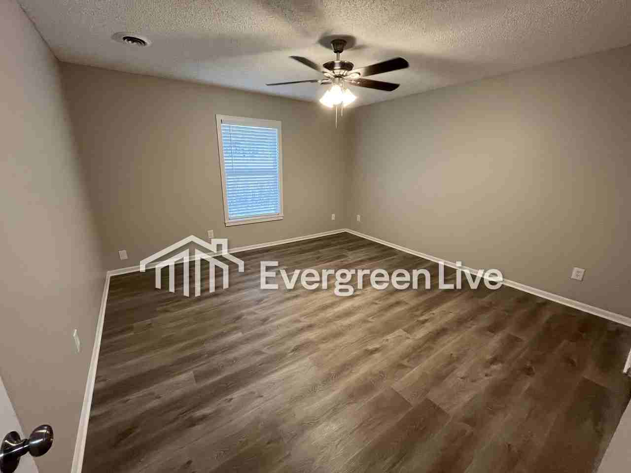 1411 Hawthorn Cir - Photo 6 of 26