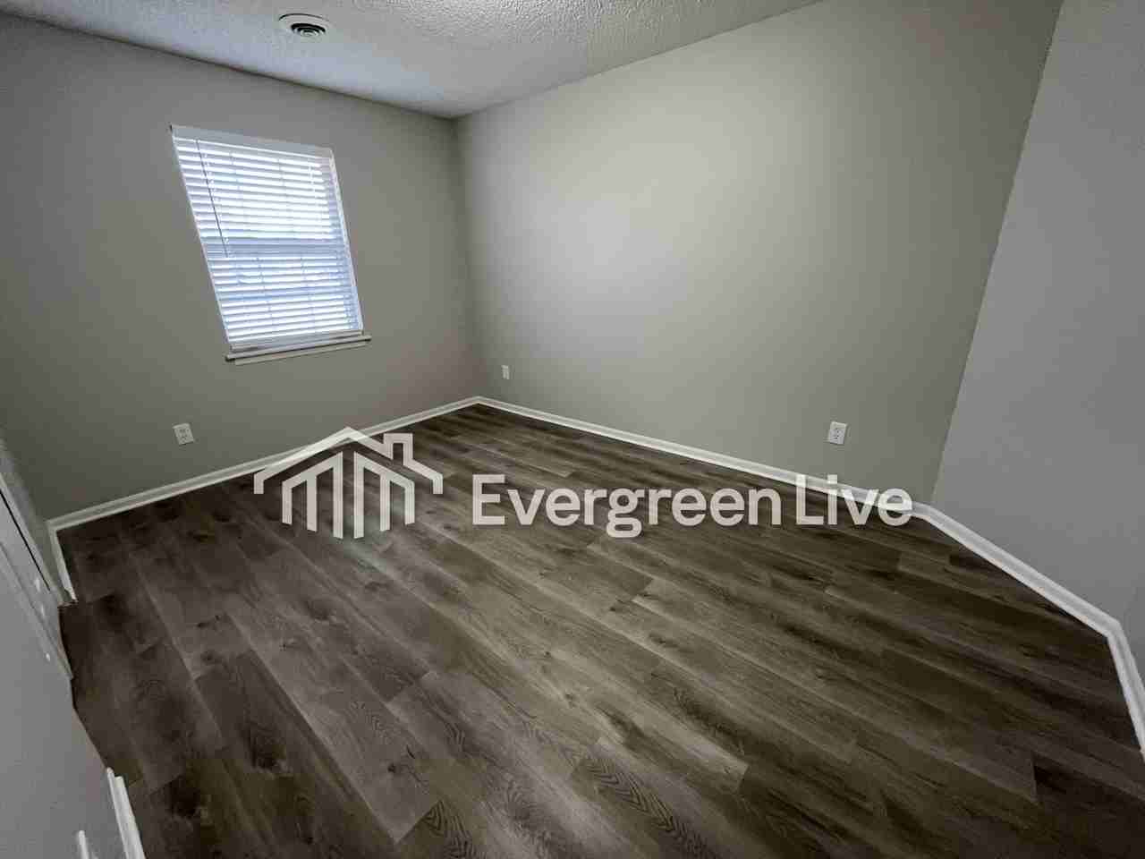 1411 Hawthorn Cir - Photo 7 of 26