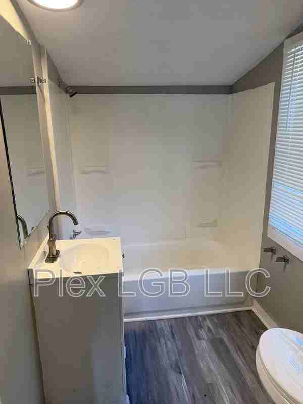 203 Front St - Photo 2 of 6