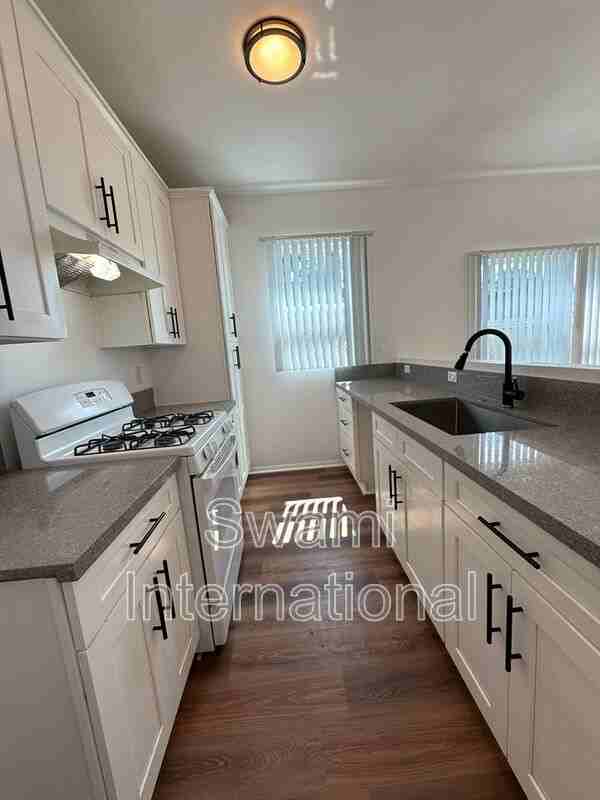 10519 S Budlong Ave #10519-3-4 - Photo 3 of 15