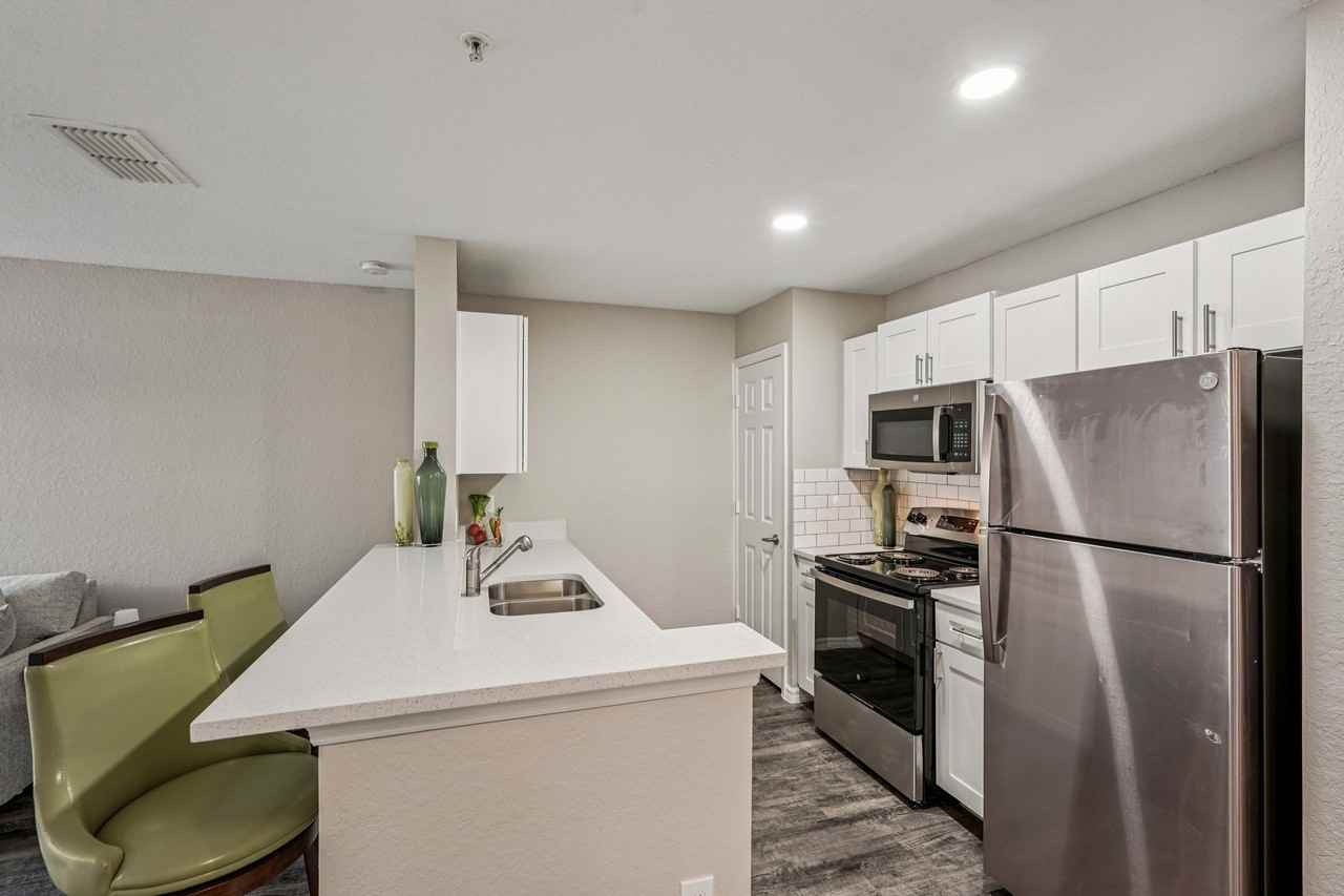 Oakwood Sarasota - Photo 5 of 29