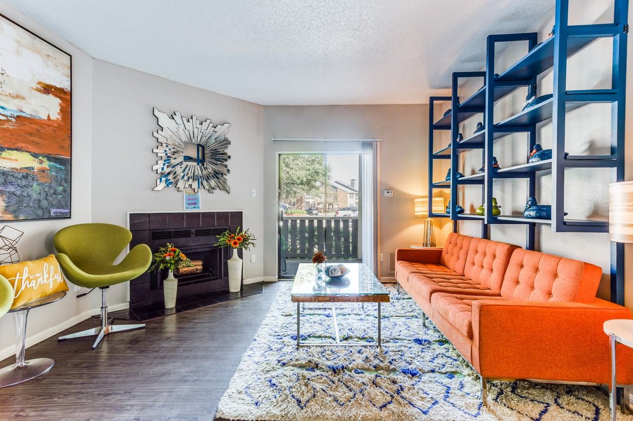 Balcones Club Apartments - Photo 2 of 17