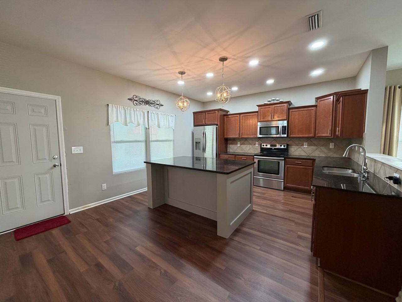 6079 Shamrock Green Dr - Photo 5 of 37