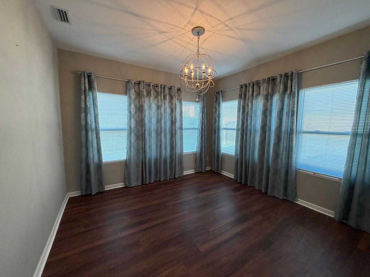 6079 Shamrock Green Dr - Photo 7 of 37