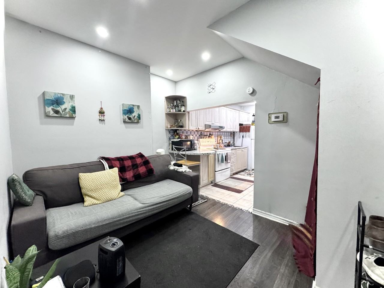 560 Bathurst St #101 - Photo 5 of 15