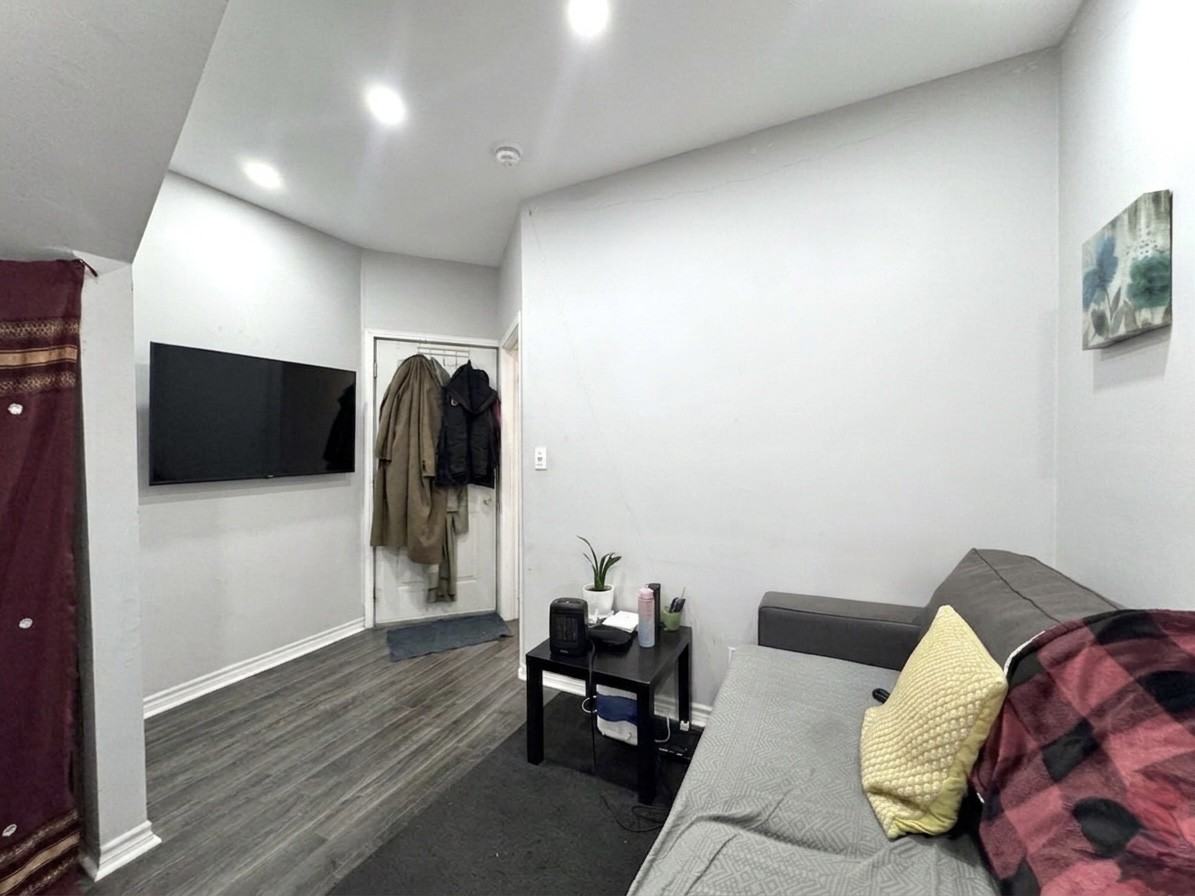 560 Bathurst St #101 - Photo 6 of 15