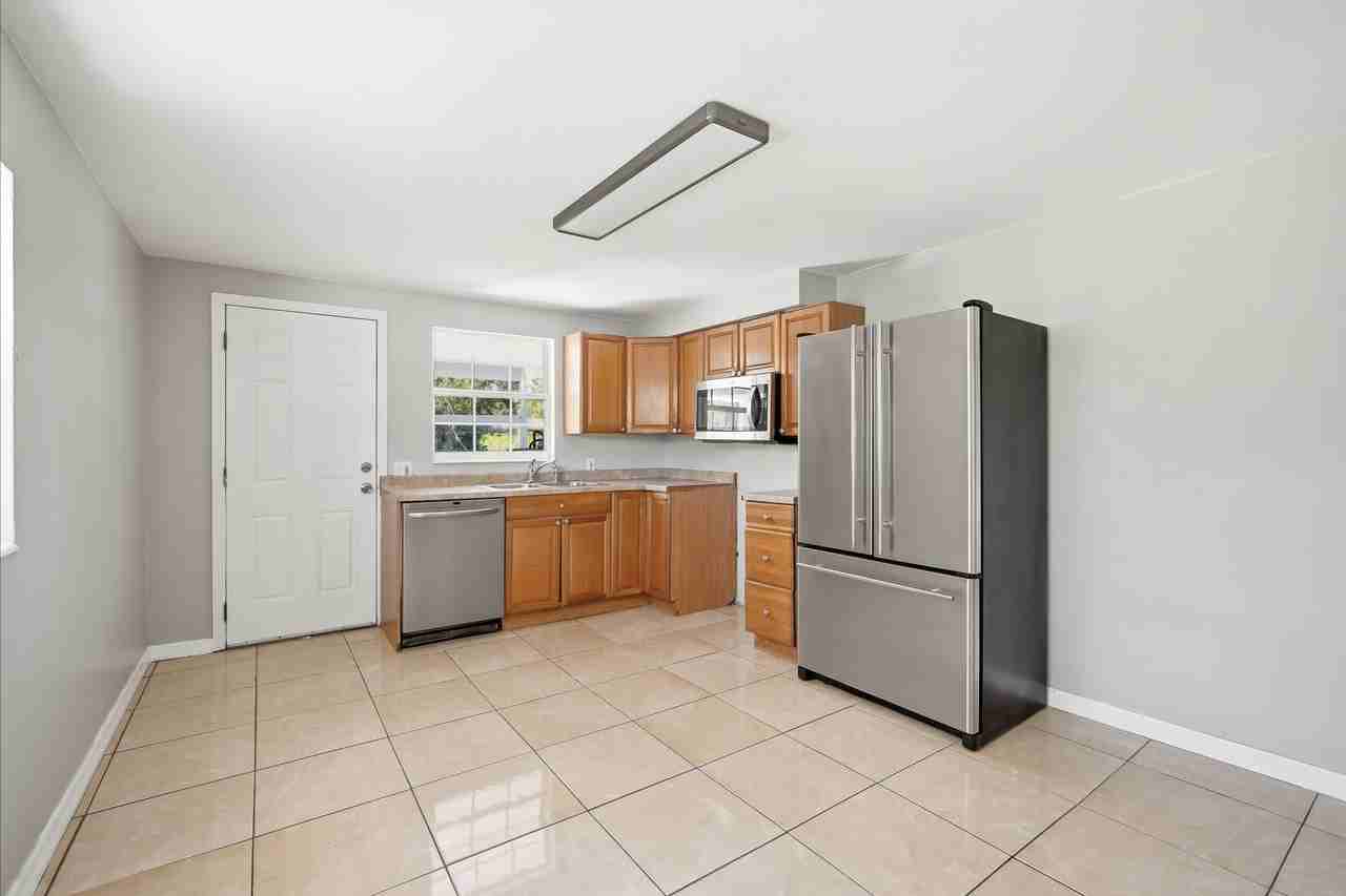 1745 Dayton St S - Photo 7 of 23