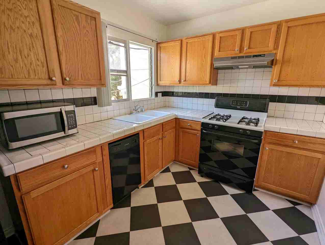 1331 N Poinsettia Pl - Photo 4 of 18