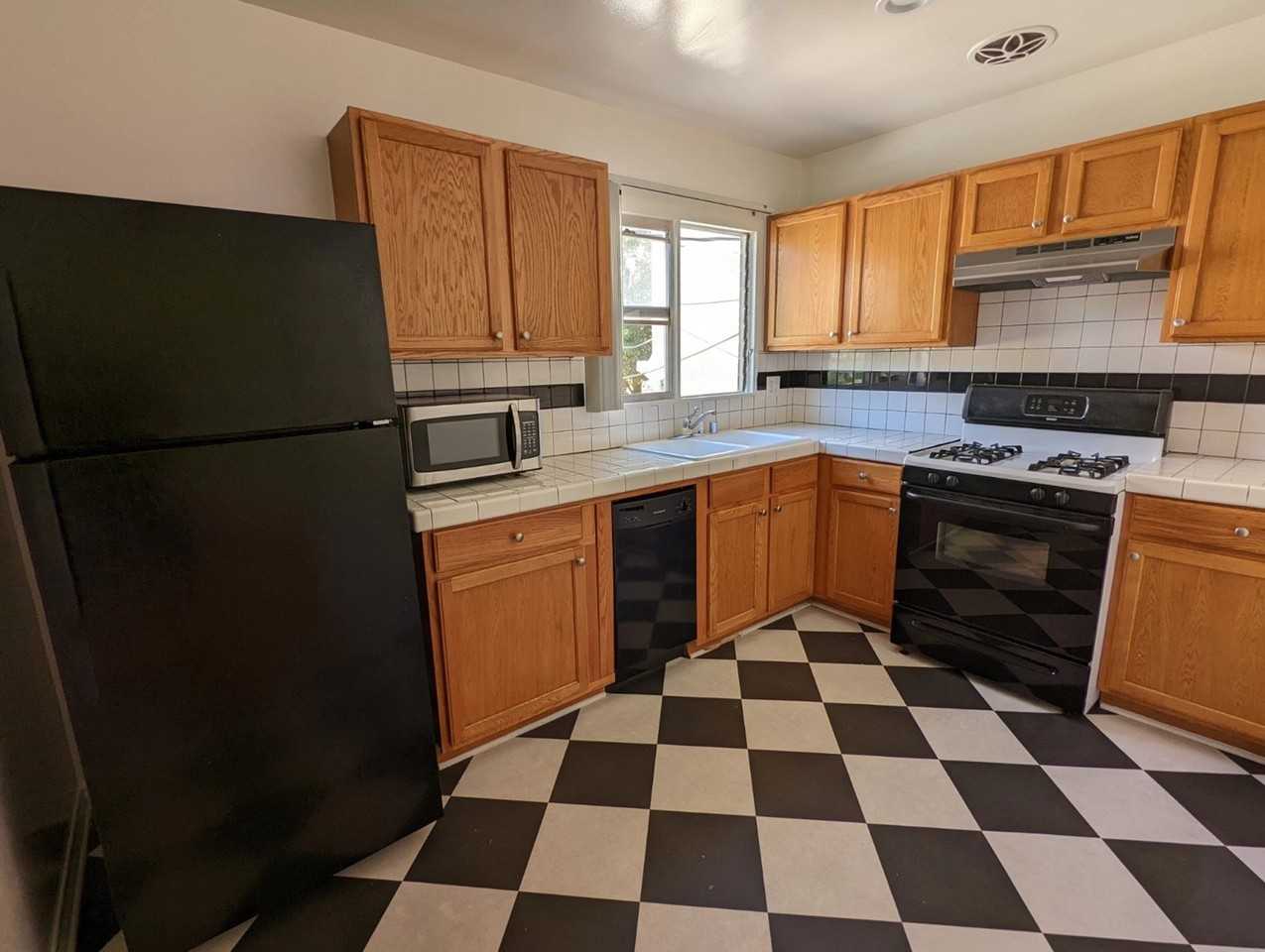 1331 N Poinsettia Pl - Photo 2 of 18