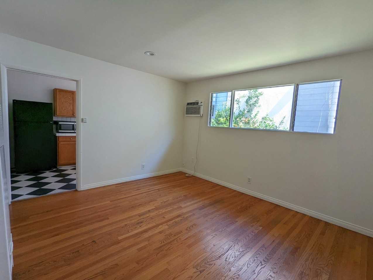 1331 N Poinsettia Pl - Photo 5 of 18