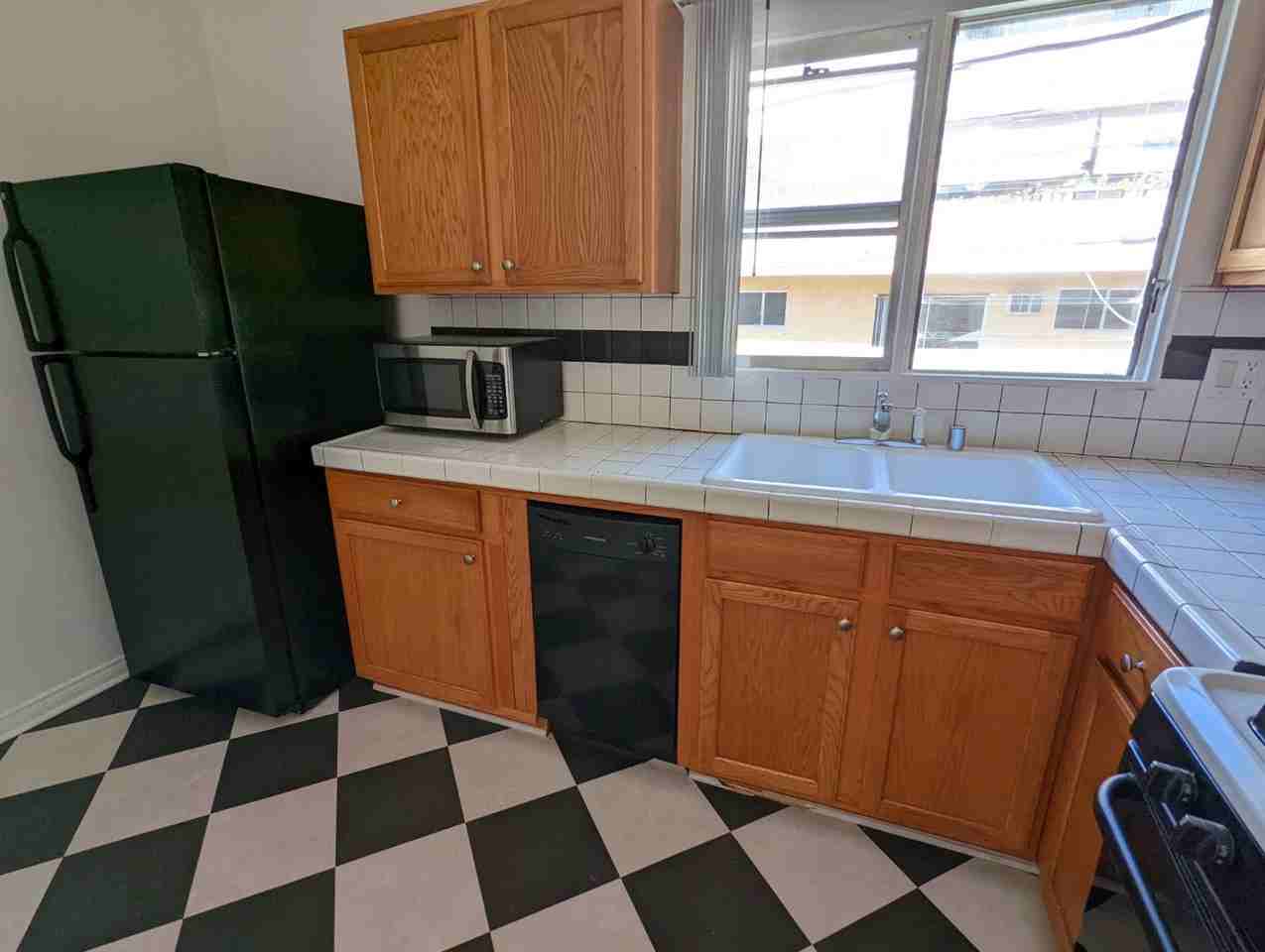 1331 N Poinsettia Pl - Photo 3 of 18