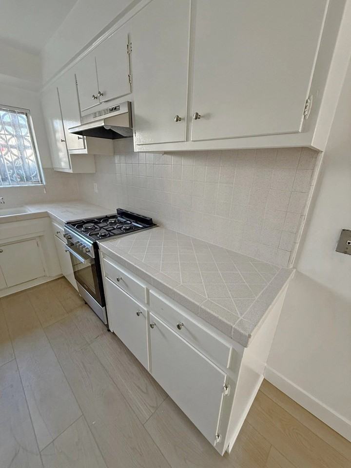 3620 W 139th - Photo 5 of 37