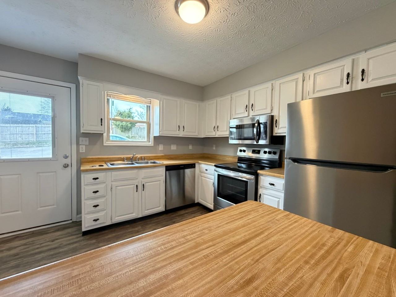 424 Garden City Dr. - Photo 4 of 12