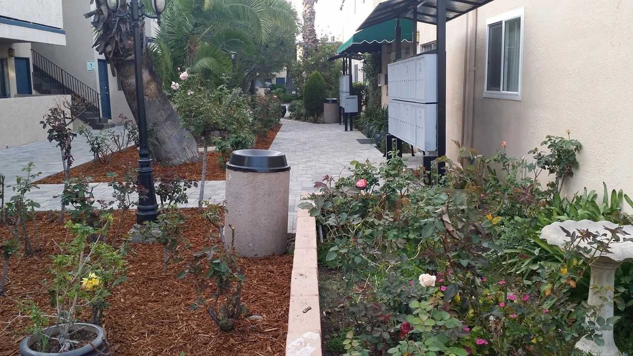 Tarzana Court  Apartments - Photo 2 of 4