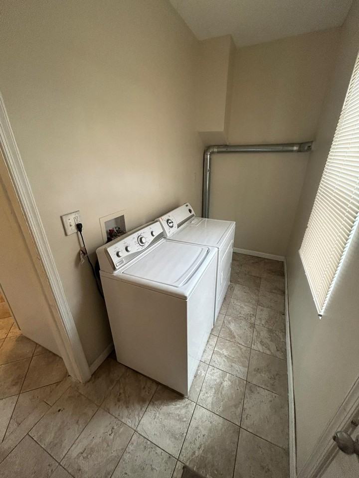 5217 Chester Ave - Photo 5 of 7