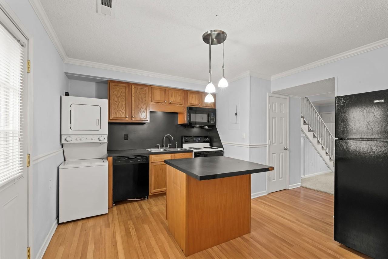 Lexington Park Apartments - Photo 3 of 27