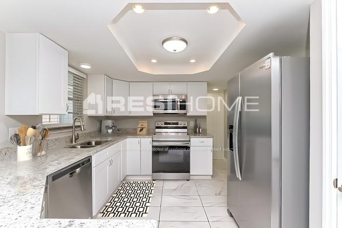 7230 Lincoln Park Ln - Photo 2 of 18