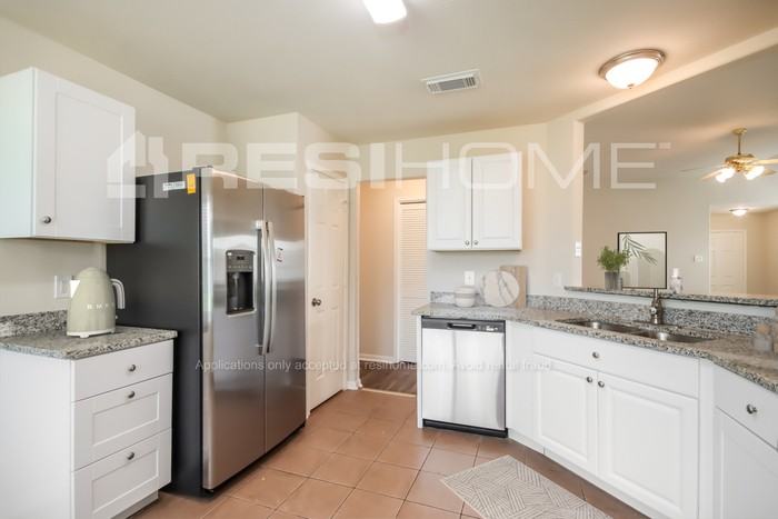 815 Richcrest Dr - Photo 3 of 19