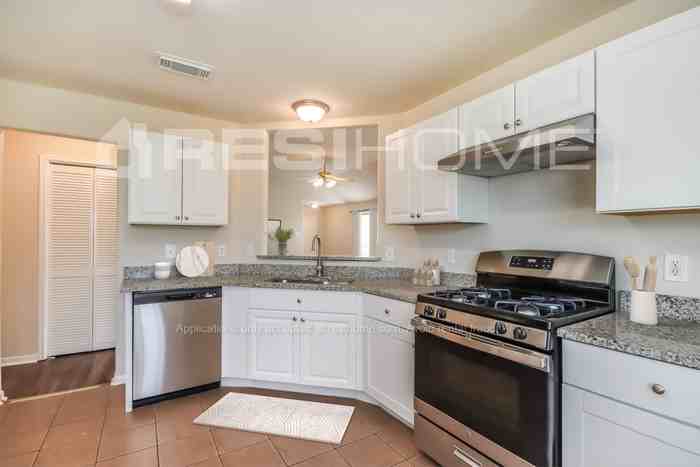 815 Richcrest Dr - Photo 4 of 19