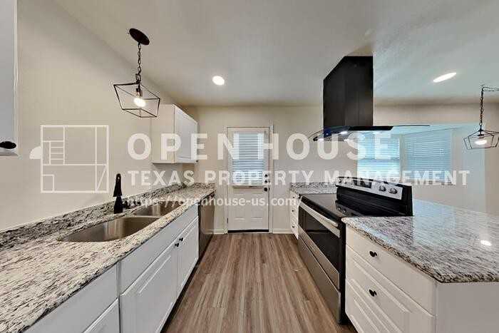 5402 Windy Meadow Dr - Photo 6 of 20