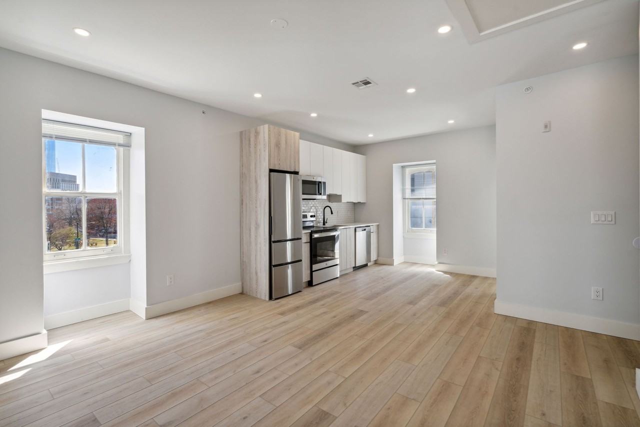 Serpentine Apartments: Newly Renovated in the Heart of Drexel - Photo 4 of 50