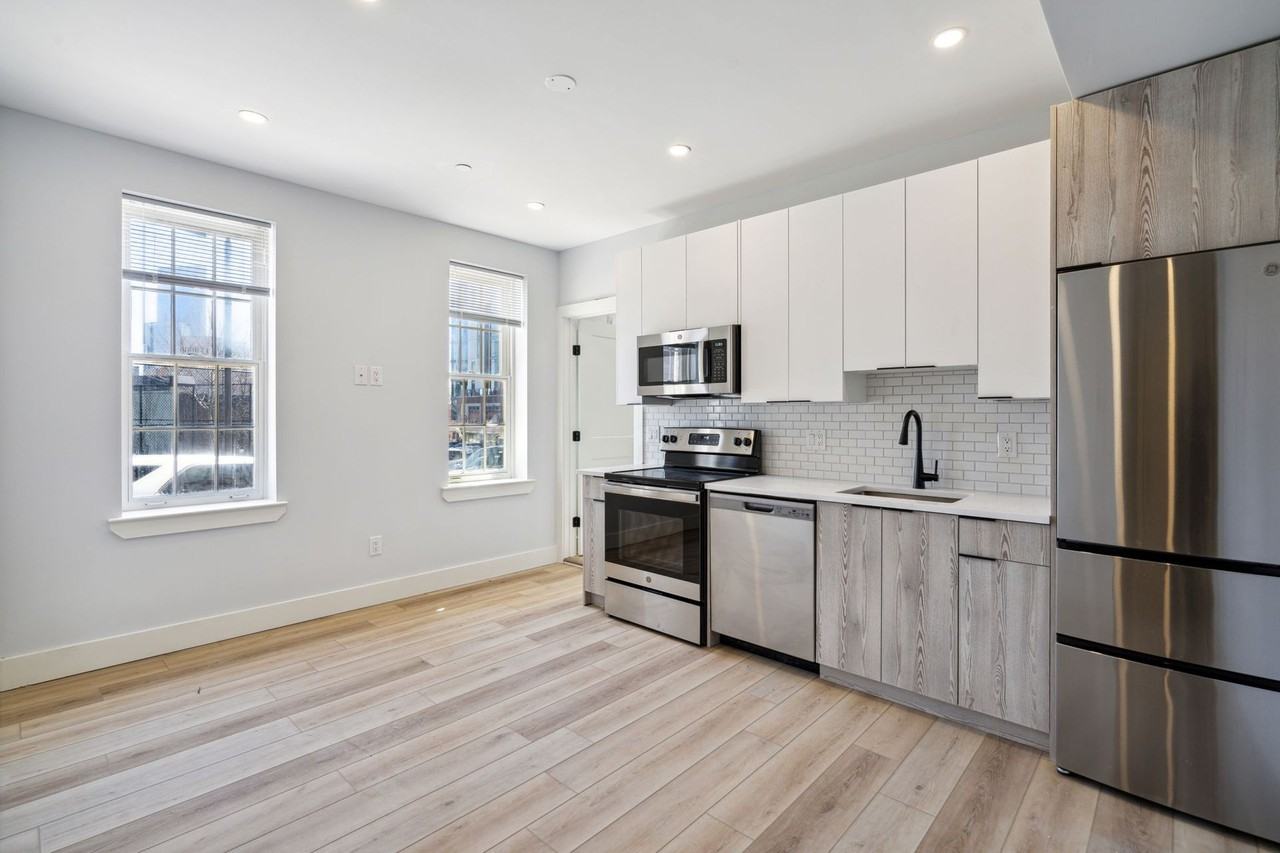 Serpentine Apartments: Newly Renovated in the Heart of Drexel - Photo 5 of 50