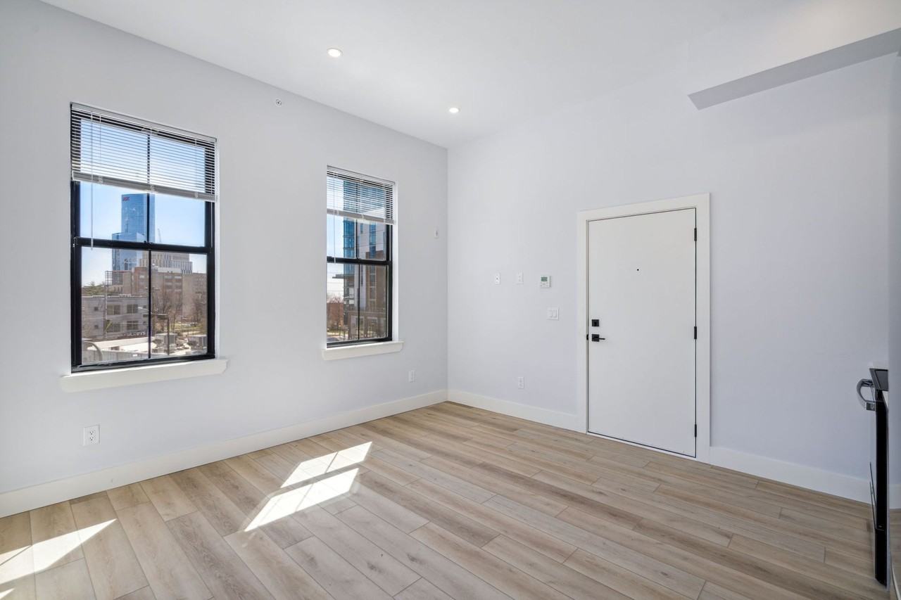 Serpentine Apartments: Newly Renovated in the Heart of Drexel - Photo 7 of 50