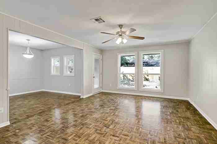 2403 Tinechester Dr - Photo 2 of 10