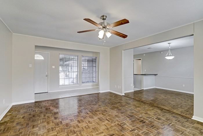 2403 Tinechester Dr - Photo 3 of 10