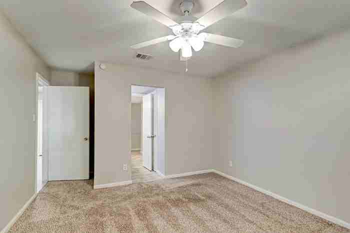 2403 Tinechester Dr - Photo 6 of 10