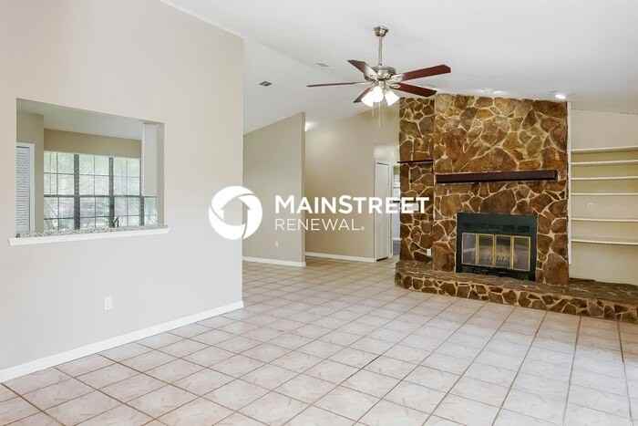 4303 Ponds Dr - Photo 4 of 16